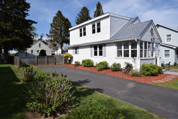 Exterior, Facade, Cape Cod