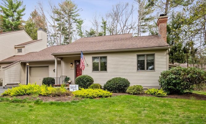 Attached, Exterior, Facade, Cape Cod