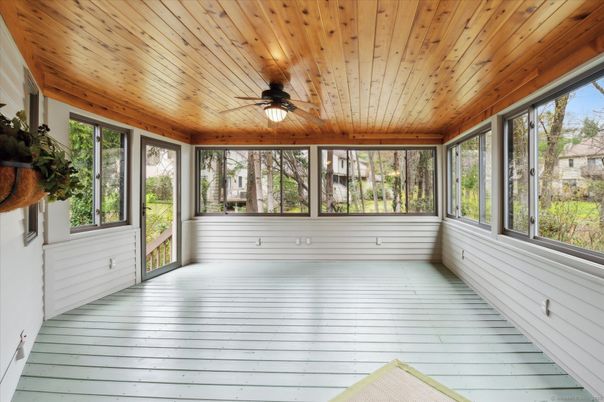 Empty room, Interior, Sun Room, Wooden Ceilings, Wood Texture Flooring