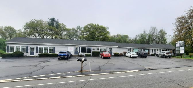 Exterior, Facade, Ranch