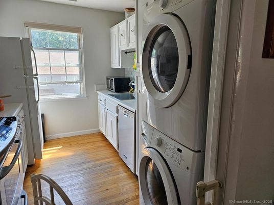 Interior, Kitchen, Utility Closets, Washer, Wood Texture Flooring
