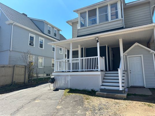 Exterior, Facade, American Foursquare