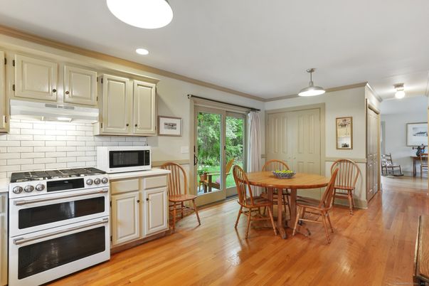 Dining room, Interior, Kitchen, Recessed Lighting, Wood Texture Flooring