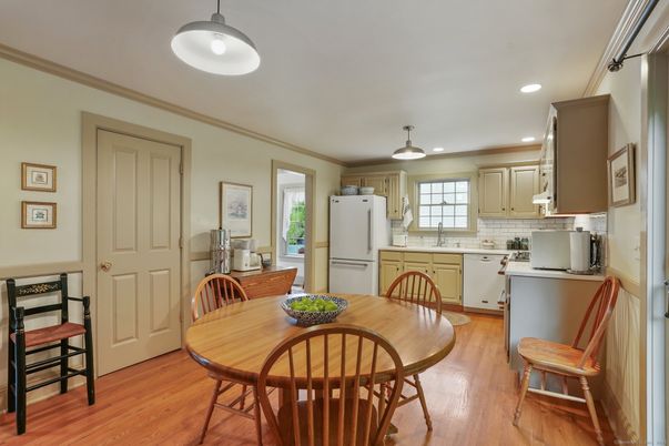 Dining room, Interior, Kitchen, Recessed Lighting, Wood Texture Flooring