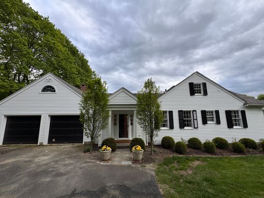 Attached, Exterior, Facade, Ranch