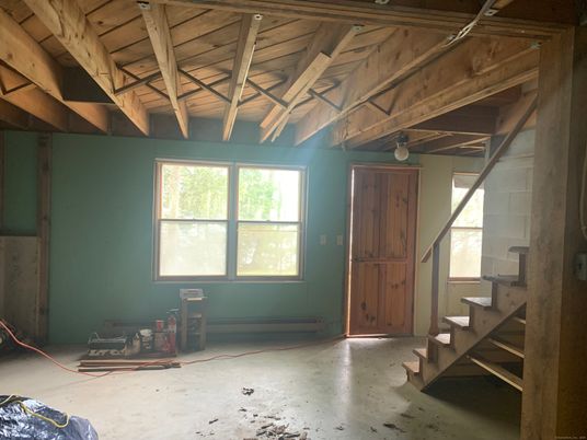 Empty room, Interior, Wooden Beams, Wooden Ceilings