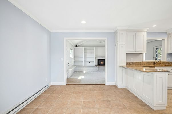 Fireplace, Interior, Kitchen, Recessed Lighting