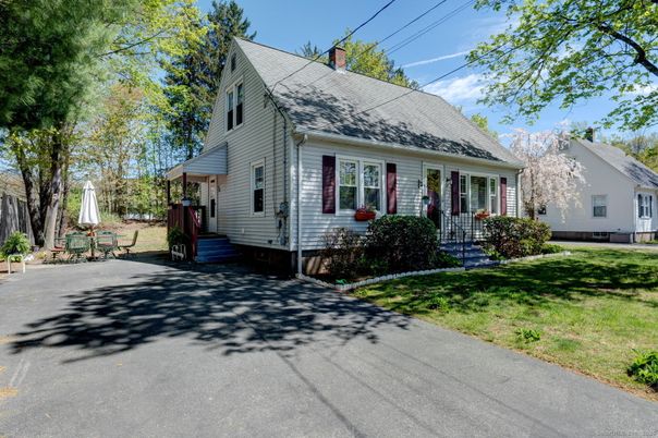 Exterior, Facade, Cape Cod