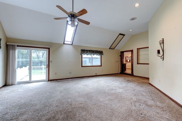 Empty room, Interior, Recessed Lighting