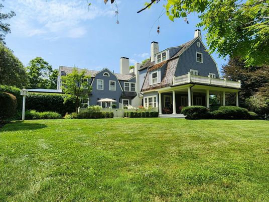 Backyard, Exterior, Facade, Queen Anne Victorian