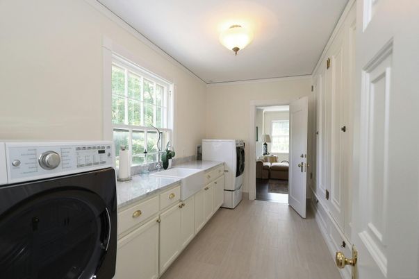 Interior, Washer, Wood Texture Flooring