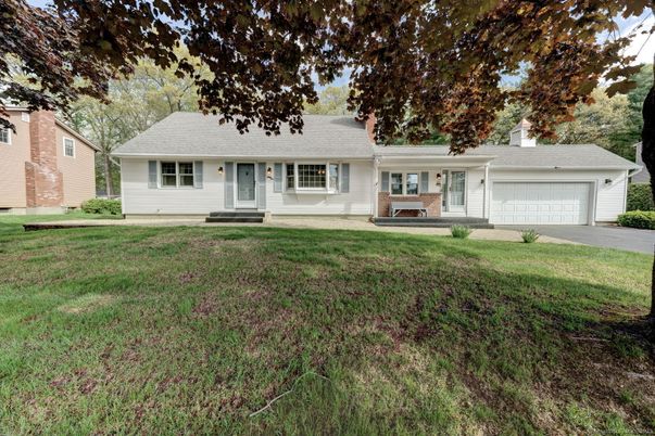Attached, Exterior, Facade, Ranch
