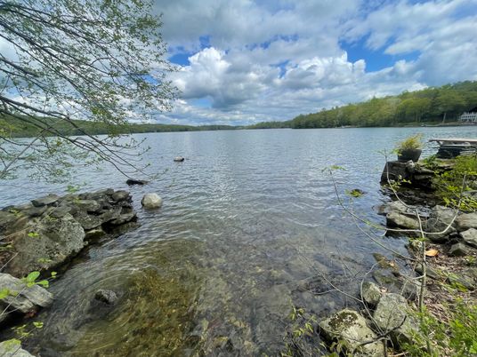 Exterior, Lake