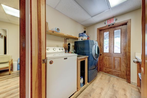 Interior, Washer, Wood Texture Flooring