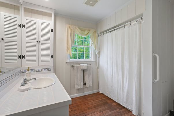 Bathroom, Interior, Recessed Lighting, Wood Texture Flooring
