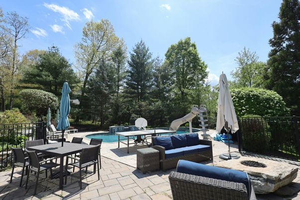 Exterior, Playground, Pool