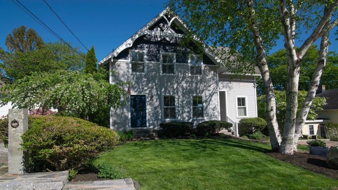 Backyard, Exterior, Facade, Queen Anne Victorian