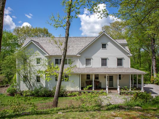 Exterior, Facade, Farmhouse