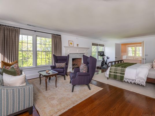 Bedroom, Fireplace, Fitness Equipment, Interior, Living room, Wood Texture Flooring