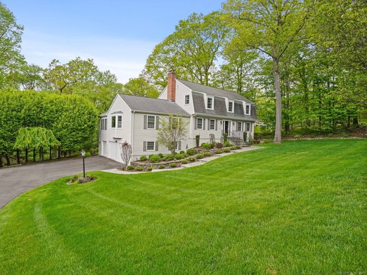 Backyard, Exterior, Facade, Cape Cod