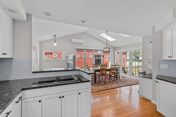 Chandelier, Dining room, Interior, Kitchen, Pendant Lights, Recessed Lighting, Wood Texture Flooring