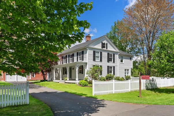 Backyard, Exterior, Facade, Queen Anne Victorian