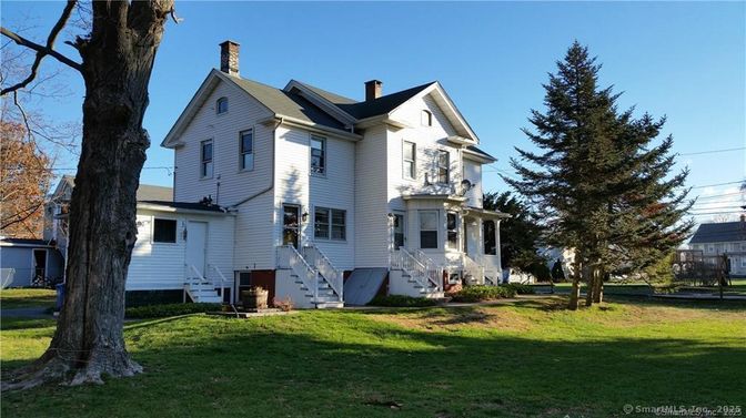 Backyard, Exterior, Facade, Queen Anne Victorian