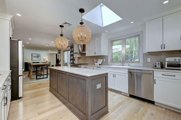 Chandelier, Dining room, Interior, Kitchen, Pendant Lights, Recessed Lighting, Stainless Steel Appliances, Wood Texture Flooring