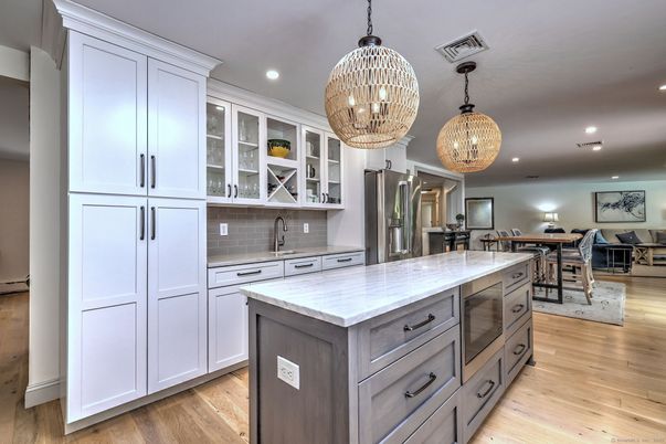 Chandelier, Dining room, Interior, Kitchen, Living room, Pendant Lights, Recessed Lighting, Stainless Steel Appliances, Wood Texture Flooring