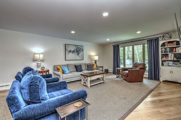 Interior, Living room, Recessed Lighting, Wood Texture Flooring