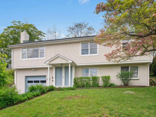 Attached, Exterior, Facade, Brick Facade, Raised Ranch