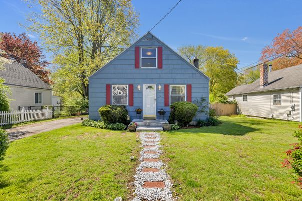 Backyard, Exterior, Facade, Cape Cod