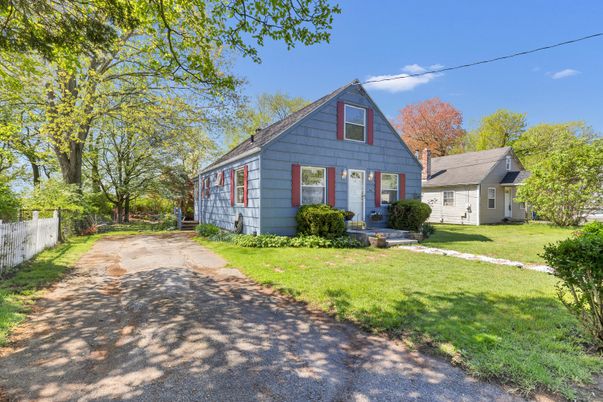 Backyard, Exterior, Facade, Cape Cod