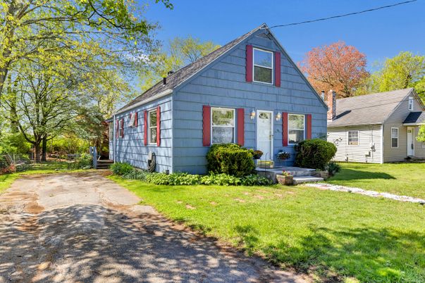 Exterior, Facade, Cape Cod