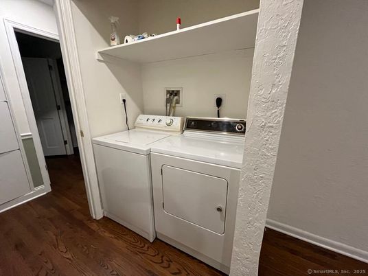Interior, Utility Closets, Washer, Wood Texture Flooring
