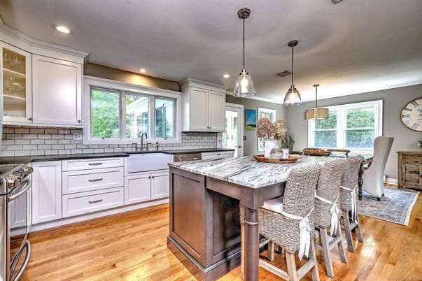 Dining room, Interior, Kitchen, Pendant Lights, Recessed Lighting, Wood Texture Flooring