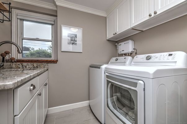 Interior, Washer, Wood Texture Flooring