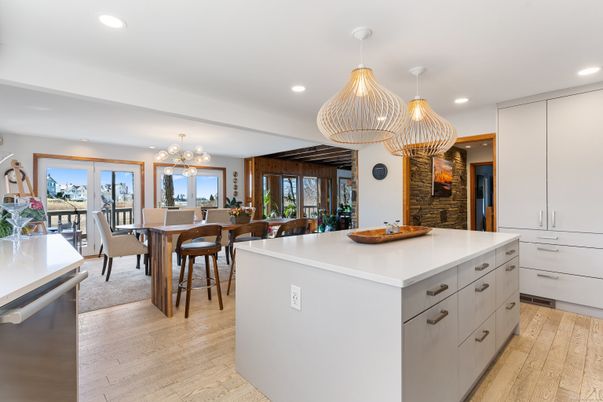 Chandelier, Dining room, Interior, Kitchen, Pendant Lights, Recessed Lighting, Wood Texture Flooring