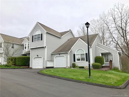 Attached, Exterior, Facade, Farmhouse