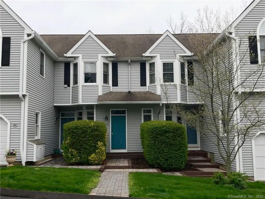Exterior, Facade, Rowhouse