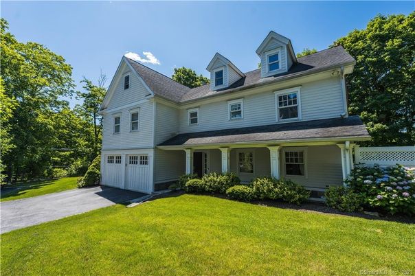 Attached, Exterior, Facade, Farmhouse