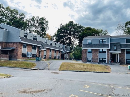 Exterior, Facade, Brick Facade, Rowhouse