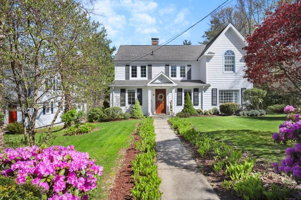 Exterior, Facade, Farmhouse