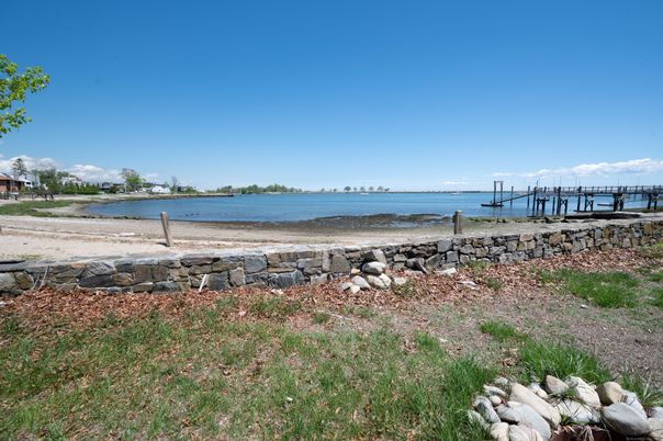 Exterior, Lake