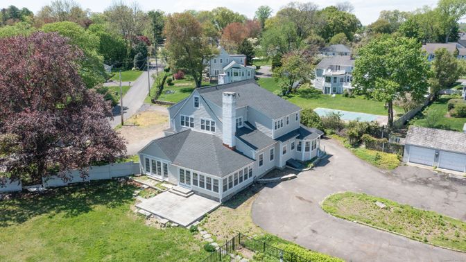 Exterior, Drone