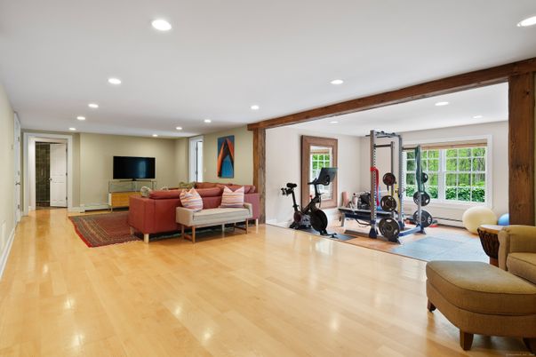 Fitness Equipment, Interior, Living room, Recessed Lighting, Wood Texture Flooring