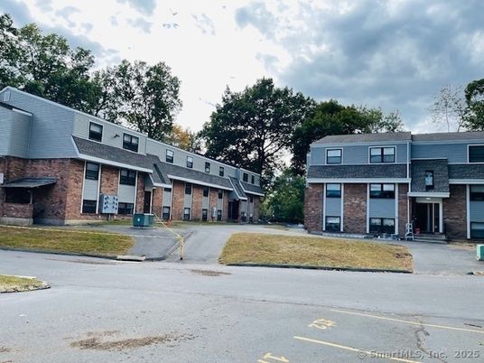Exterior, Facade, Brick Facade, Rowhouse