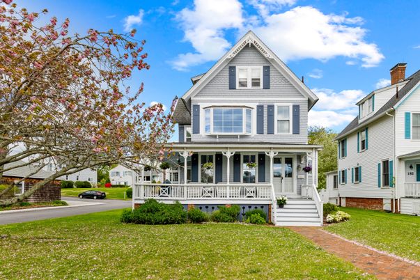 Exterior, Facade, Queen Anne Victorian