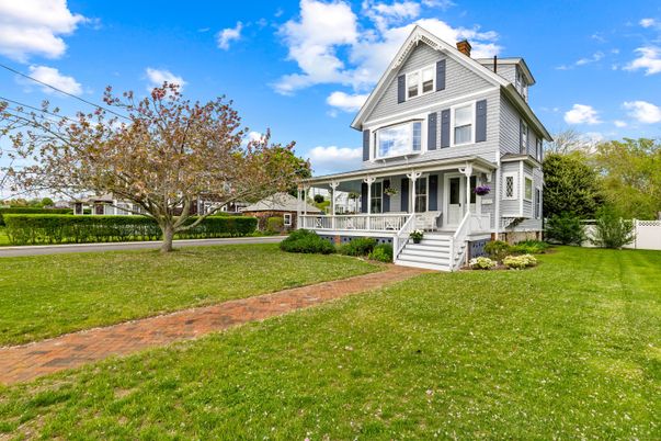 Exterior, Facade, Queen Anne Victorian