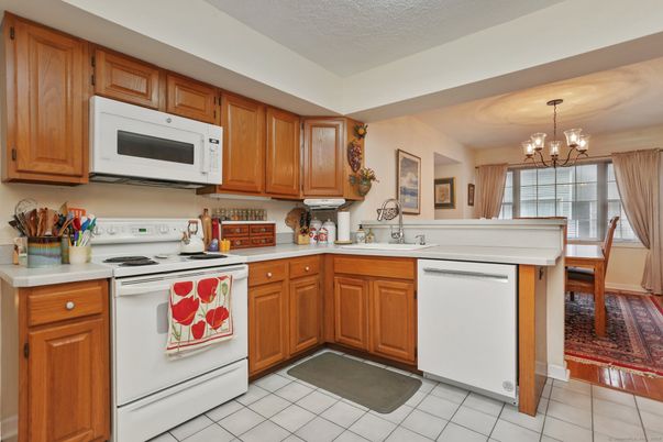 Chandelier, Dining room, Interior, Kitchen
